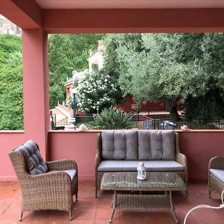 Проживание в семье Le Petit Paradis *
