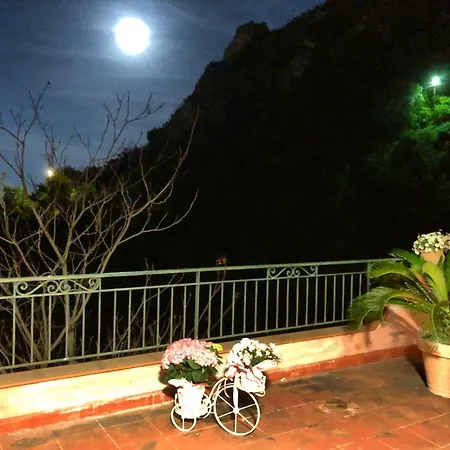 Проживание в семье Le Petit Paradis Таормина